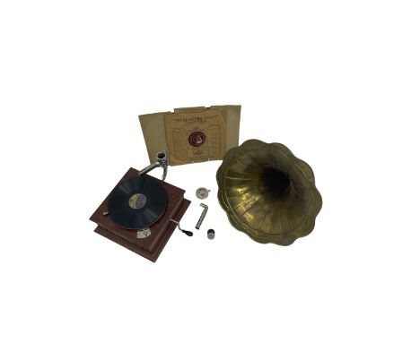 The Winchester mid 20th century gramophone with horn, and three records