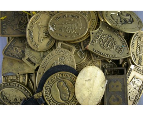 A GOOD QUANTITY OF BRASS SHOW PLATES including Shire and Heavy Horse Machinery Society, vintage steam shows and rallies etc