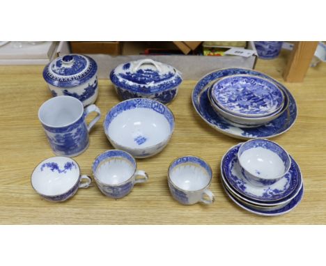 A group of Caughley and other English blue and white porcelain, 18th/19th century