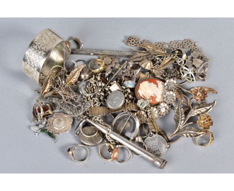  A SELECTION OF SILVER AND WHITE METAL JEWELLERY, to include late 19th to early 20th Century items, including an oval locket 