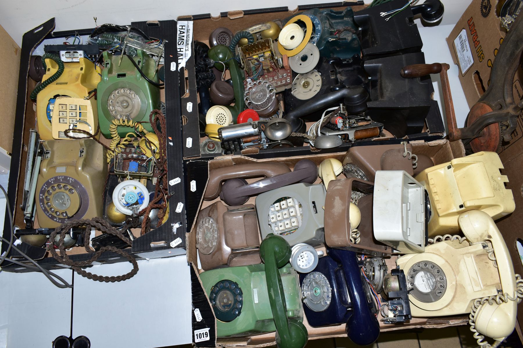 A QUANTITY OF ASSORTED TELEPHONE HANDSETS AND ASSORTED SPARE PARTS