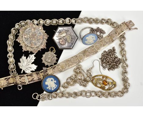 A SELECTION OF SILVER AND WHITE METAL JEWELLERY, to include a circular Wedgwood pendant, a circular Wedgwood ring, with maker