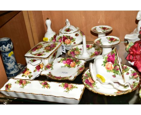 A SMALL GROUP OF ROYAL ALBERT 'OLD COUNTRY ROSES' TRINKETS etc, to include covered trinket pot, a ring trinket, pair of candl