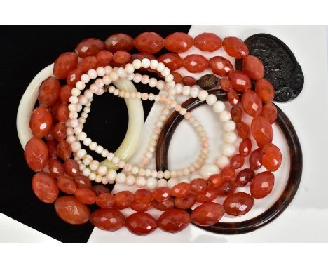 A SELECTION OF GEM JEWELLERY, to include a faceted agate bead necklace, an early 20th Century tortoiseshell bangle, a further