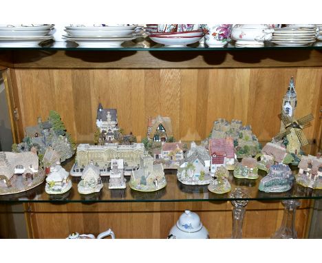 A GROUP OF LILLIPUT LANE AND OTHER SCULPTURES, to include Britains Heritage 'Big Ben In Winter' L2300, 'Edinburgh Castle' L22