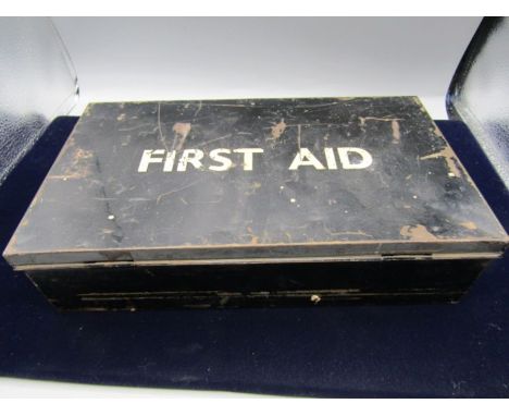 Vimtage first aid tin with bandage, eye drops and eye bath inside