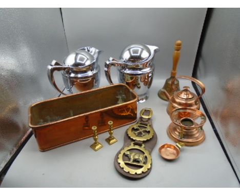 Collection of copper and brass items etc to include horse brass, kettle, planter plus 2 new insulated gravy jugs