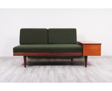 "Svane"-Sofa, Entwurf Haldor Vik &amp;amp; Ingmar Relling für Ekornes, Norwegen, 1960er Jahre Teak, auf 4 Spitzbeinen, flache