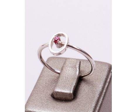 Ring 585er Weißgold, ovaler Kopf, kleiner Rubin, 1,7g, RG 57, Tragespuren