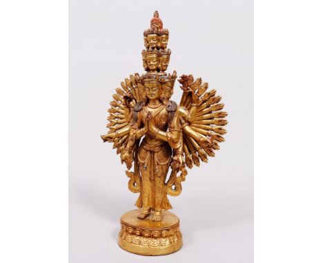 Avalokiteshvara, Nepal/Tibet, wohl 19./20.Jh., 4-tlg. Bronze, vergoldet bzw. kalt bemalt und Schmucksteine, auf doppeltem Lot