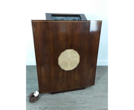 VINTAGE MURPHY MAINS RADIO, CIRCA 1940s model 146, cased in walnut61cm wide