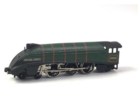 GROUP OF VARIOUS MODEL RAILWAY ITEMS, including Hornby BR4-6-2 Merchant Navy steam locomotive, various Hornby Dublo locomotiv