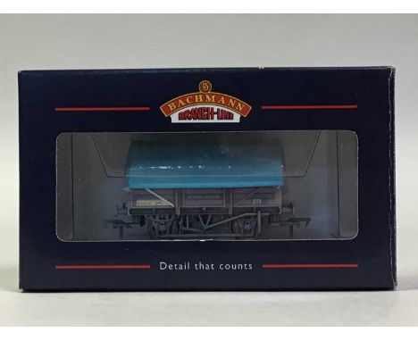GROUP OF BACHMANN ROLLING STOCK, comprising wagons and some private owner examples, in original boxes
