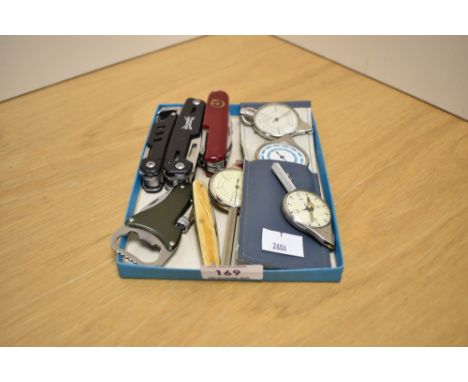 A small assortment of pocket knifes/multi-tools sold together with four vintage map measures.