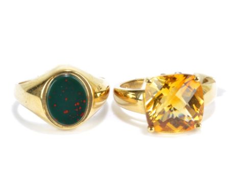 A 9ct yellow gold small signet ring set with bloodstone, size L, and a 9ct yellow gold ring, size M, combined approx 6.8g (2)