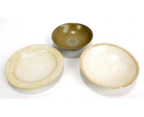 A Chinese ceramic circular white glazed shallow bowl with incised decoration to the centre, possibly Furien Yoan, diameter 19