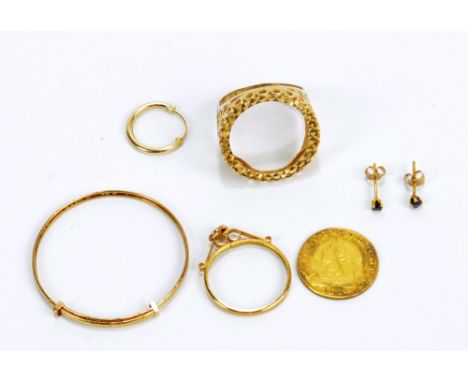 A 9ct yellow gold full sovereign ring mount, size T, a 9ct yellow gold sovereign mount, a Victorian half sovereign 1894, a 9c