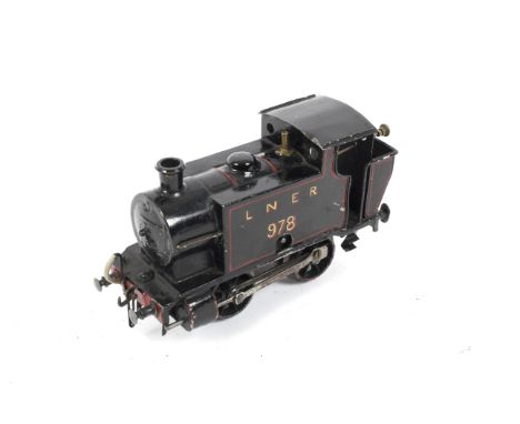 0 gauge LNER 0-4-0 978 tank engine. Scratch built, with clockwork mechanism, sold without key.