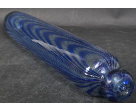 A Victorian 19th century Nailsea glass rolling pin with cobalt blue striped decoration. It measures approx. 46cm long. The lo