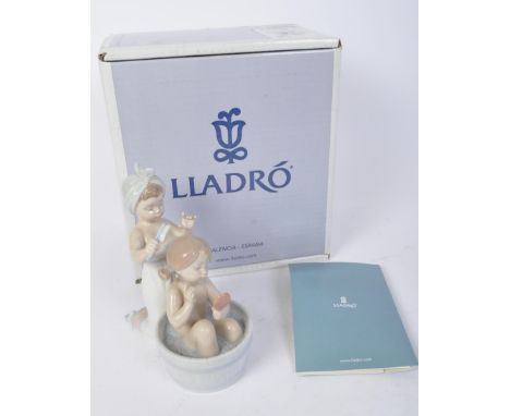 Lladro - Bathing Beauties - Model 6457 - A vintage 20th century Spanish porcelain figure in the form of two children at bath 