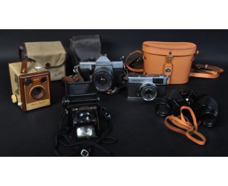 A collection of vintage 20th century cameras, lenses and photographic equipment to include an Olympus Trip 35, Praktica MTL50