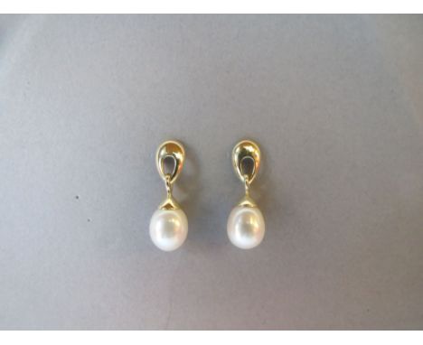 Fresh water pearl and 9ct hallmarked drops good condition
