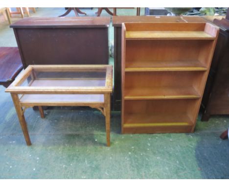 Mahogany display table and small oak free standing book shelf Fair condition