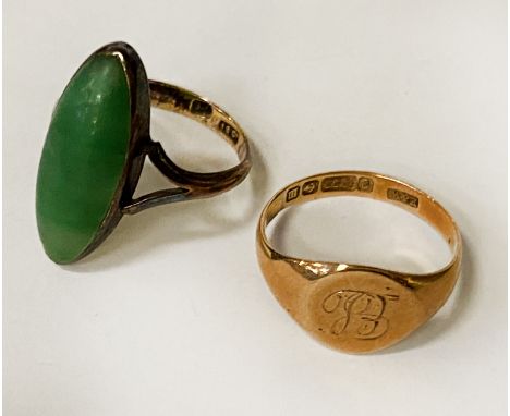 18CT GOLD GREEN STONE RING WITH A 9CT GOLD MONOGRAMMED RING - SIZE G &amp; H