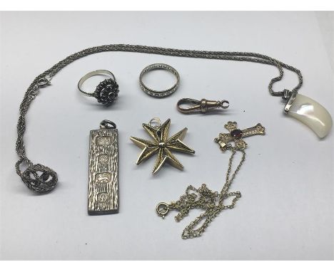 Collection of gold and silver jewellery includes 9ct gold chain and cross 9ct gold split  gold weight 5.3 grams 