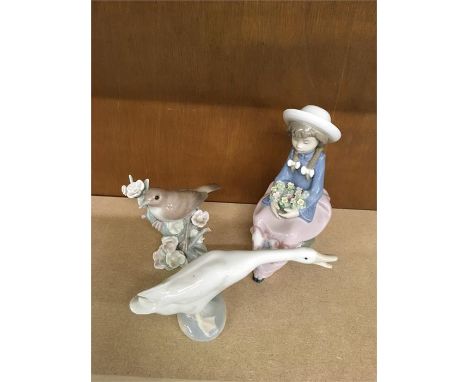 3 Lladro figurines In good condition 