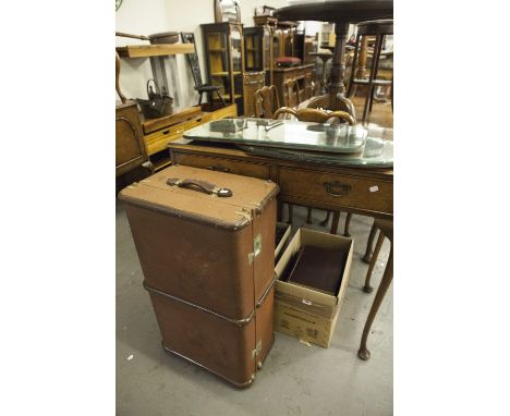 A FIBRE AND METAL BOUND OLD CABIN TRUNK, HAVING FAWN CHECK INTERIOR WITH LIFT OUT TRAY TOGETHER WITH AN OVAL BEVEL EDGE WALL 