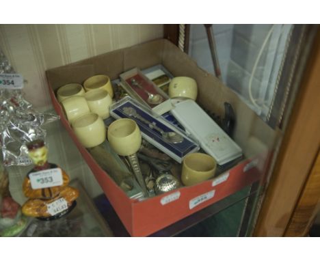 MINOR COLLECTABLE'S - NINE SOUVENIR SPOONS, INCLUDING 'SIR WINSTON CHURCHILL', BOXED. BOXED SET OF TEN RUSSIAN ENAMELLED GILT