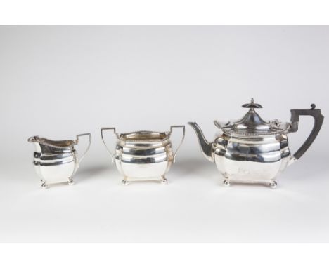 WALKER & HALL ELECTROPLATED GEORGIAN STYLE TEA SERVICE OF THREE PIECES of bulbous and canted oval form with gadroon border, o