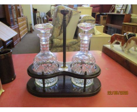 EARLY 20TH CENTURY TANTALUS COMPLETE WITH A PAIR OF CUT GLASS DECANTERS, TOTAL HEIGHT APPROX 31CM