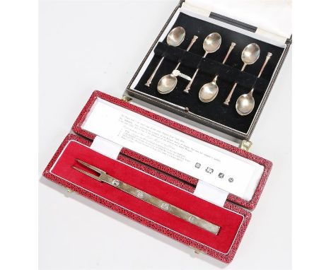 Set of six Elizabeth II silver coffee spoons, Birmingham 1957, maker Turner & Simpson Ltd, the handles with seal form finials
