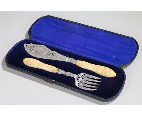 Victorian silver fish servers, Sheffield 1864 makers Harrison Brothers & Howson (Henry Harrison), the knife blade with pierce