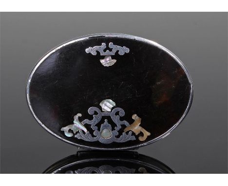 George III tortoiseshell and mother of pearl snuff box, the oval box with a silver and mother of pearl swag design white meta
