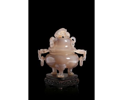 INCENSIERE TRIPODE IN AGATA FUMÉ CON COPERCHIO Cina, dinastia Qing, XVIII-XIX secolo - A TRIPOD CENSER IN SMOKY AGATE WITH LI