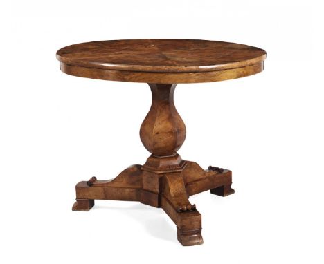 TAVOLO ROTONDO 1840 circa - A CENTRE TABLE 1840 circa In radica di ulivo, tripode, con piano ribaltabile. Mancante del chiavi