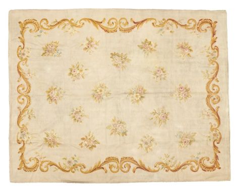 TAPPETO AUBUSSON Francia, prima metà del XIX secolo - AN AUBUSSON CARPET France, first half 19th Century  Dal fondo rosa perl