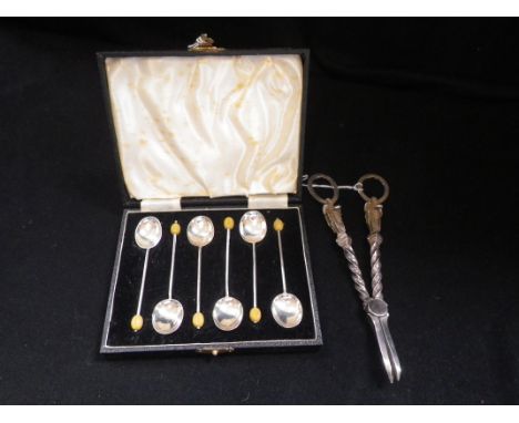 A SET OF SIX SILVER COFFEE SPOONS, with coffee bean finial, in presentation case and a pair of silver plated grape scissors (