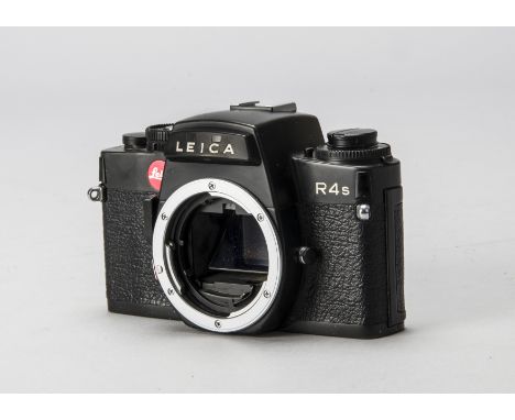 A Leica R4s SLR Camera Body, serial no. 1633454, black, shutter working on manual setting, 1983, body F-G, signs of use to ba