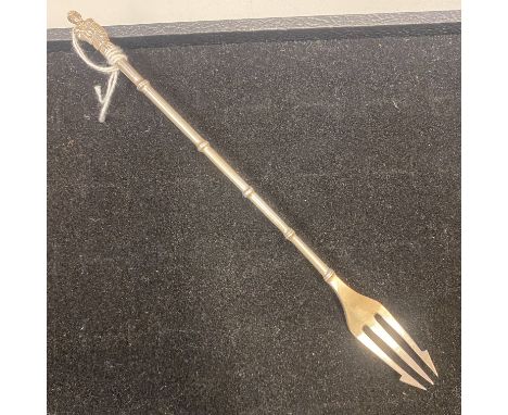 A Wang Hing Chinese silver pickle fork, circa 1900  With 'apostle' style finial and banded decoration stem. Length 19.0 cm. 2