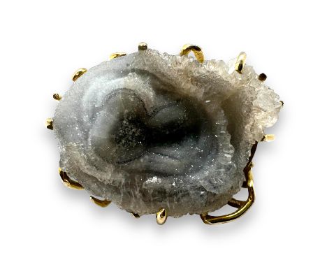 A modernist agate drusy brooch in 9ct gold. Featuring a naturalistic but substantial claw setting, hallmarked for Albion Craf