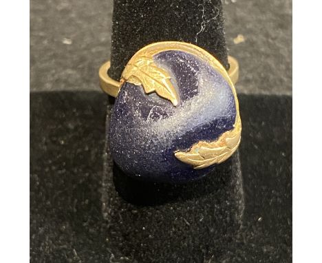9ct blue sandstone dress ring. Total weight including large stone 9.1gm approx. Size S. Some evidence of glue repair near blu