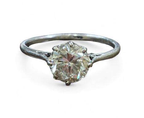 An estimated 1.3 carat diamond solitaire ring. Stamped "plat" to shank. Colour assessed at approximately j-k. Clarity Si1-2. 