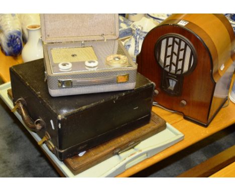 A Philips retro radio, including a PYE radio, typewriter and two trays (5)