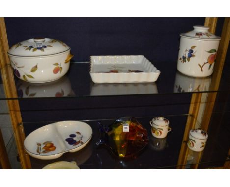 A Murano glass fish, 19cm high, together with six pieces of Royal Worcester Evesham table wares, to include tureen and dishes