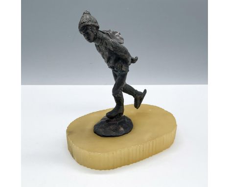 Limited edition. Beautiful bronze figurine intricate detailed and posed dynamically, set on a yellow alabaster carved base. S