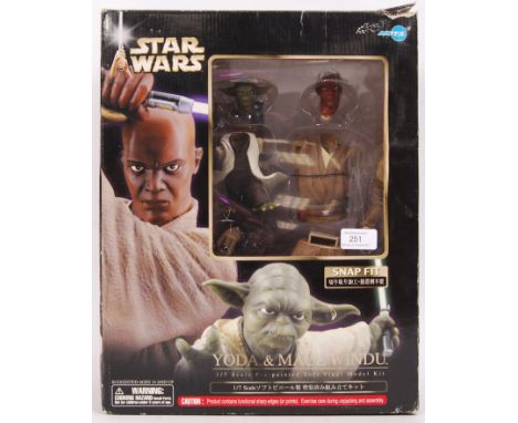 An ArtFX made Star Wars Snap-Fit 1:7 scale pre-painted vinyl model kit of Yoda &amp; Mace Windu. 100% complete, appears unuse